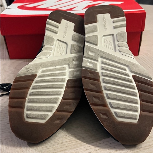 New Balance Women’s Black and Cream Sneakers - Picture 5 of 6